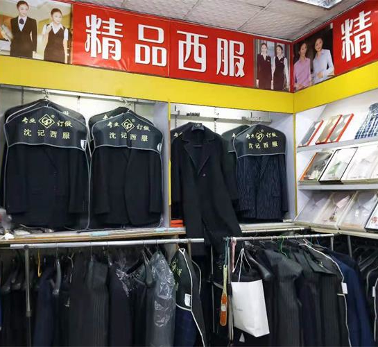 店面西服陳列